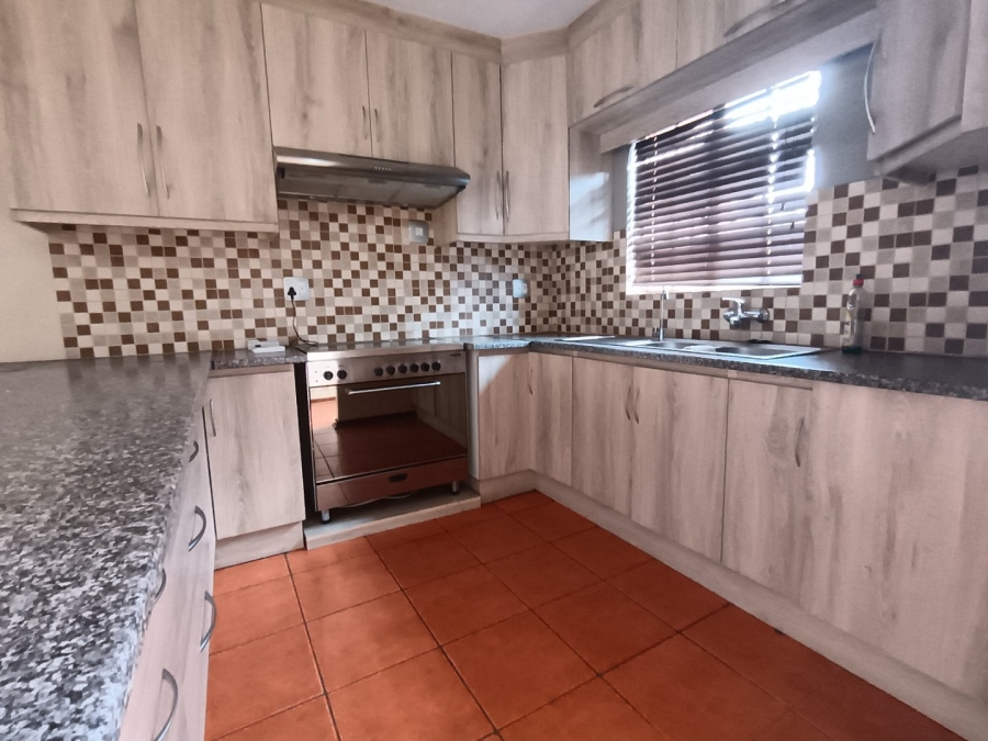 To Let 2 Bedroom Property for Rent in Langenhovenpark Free State